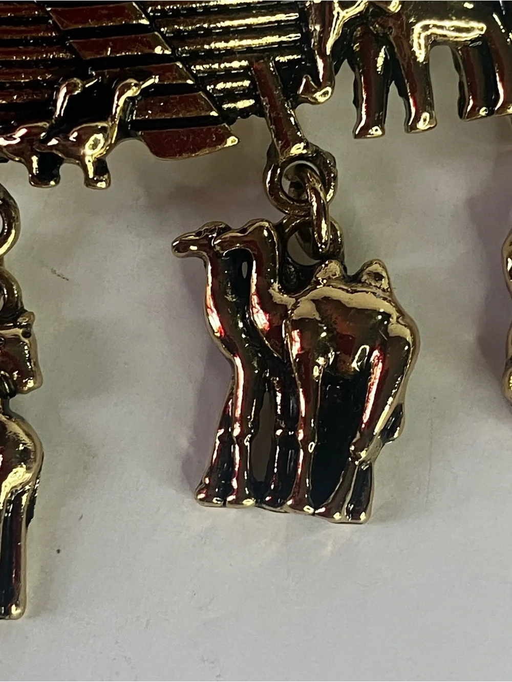 New Noah’s Ark Brooch Gold Tone With Elephants Rhinos Lions Horses Giraffes